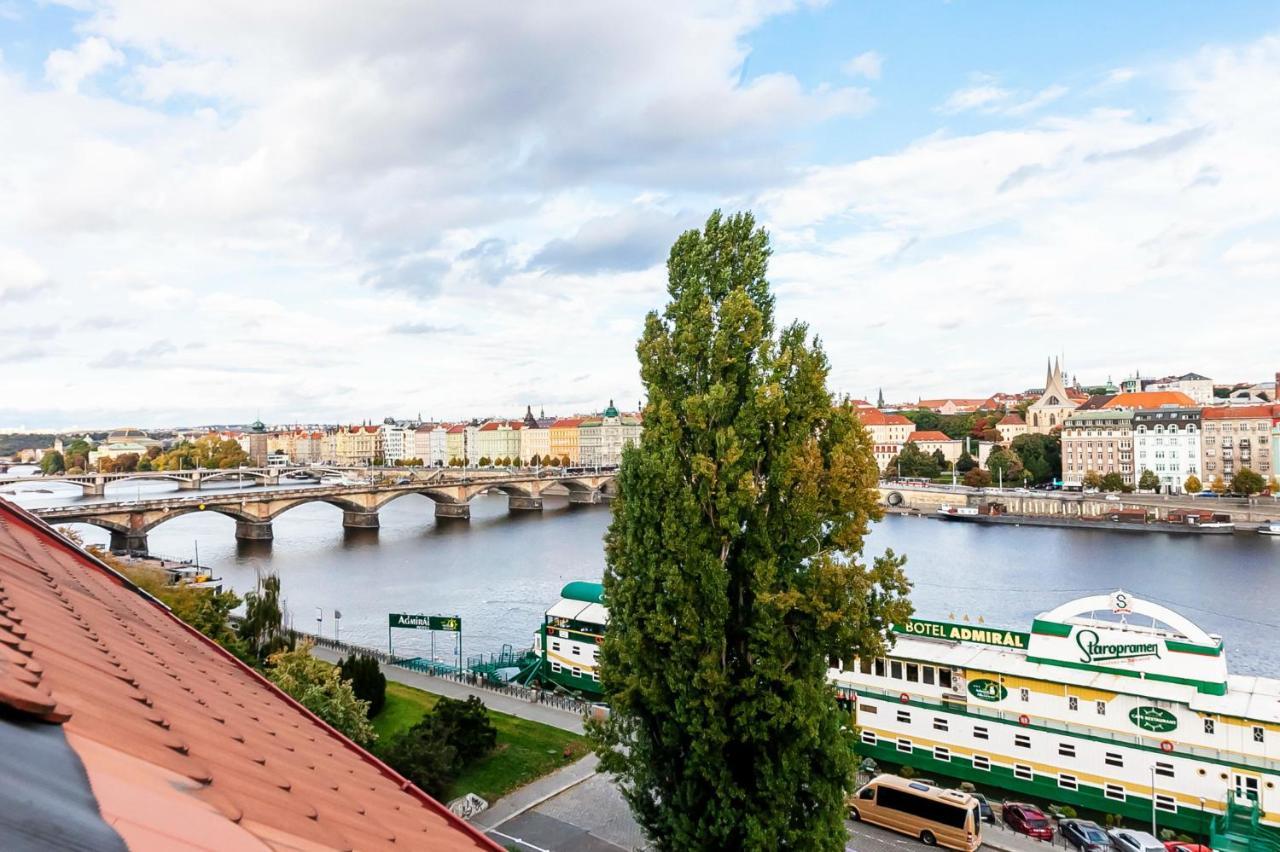 Attic Apartment On Waterfront / View / Netflix Prága Kültér fotó
